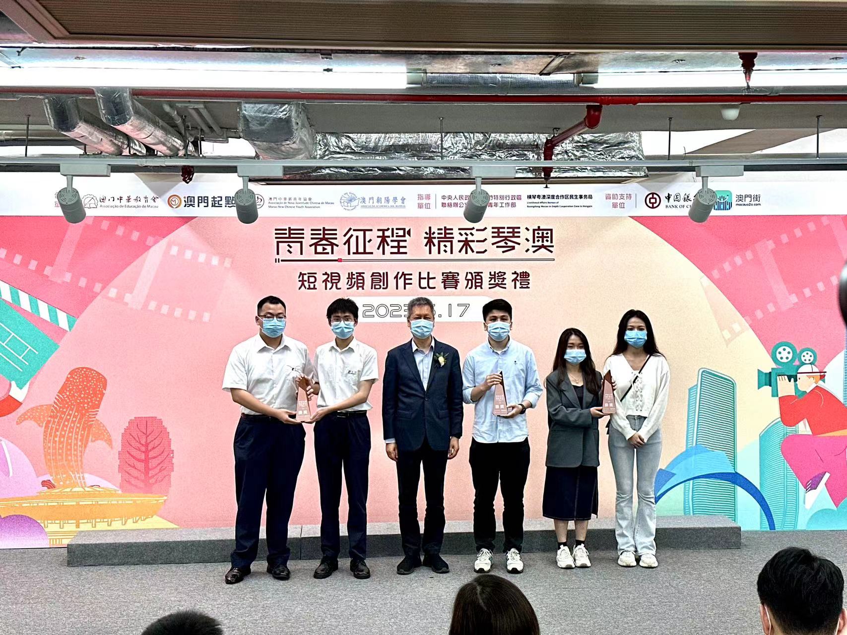 得獎同學與嘉賓合照