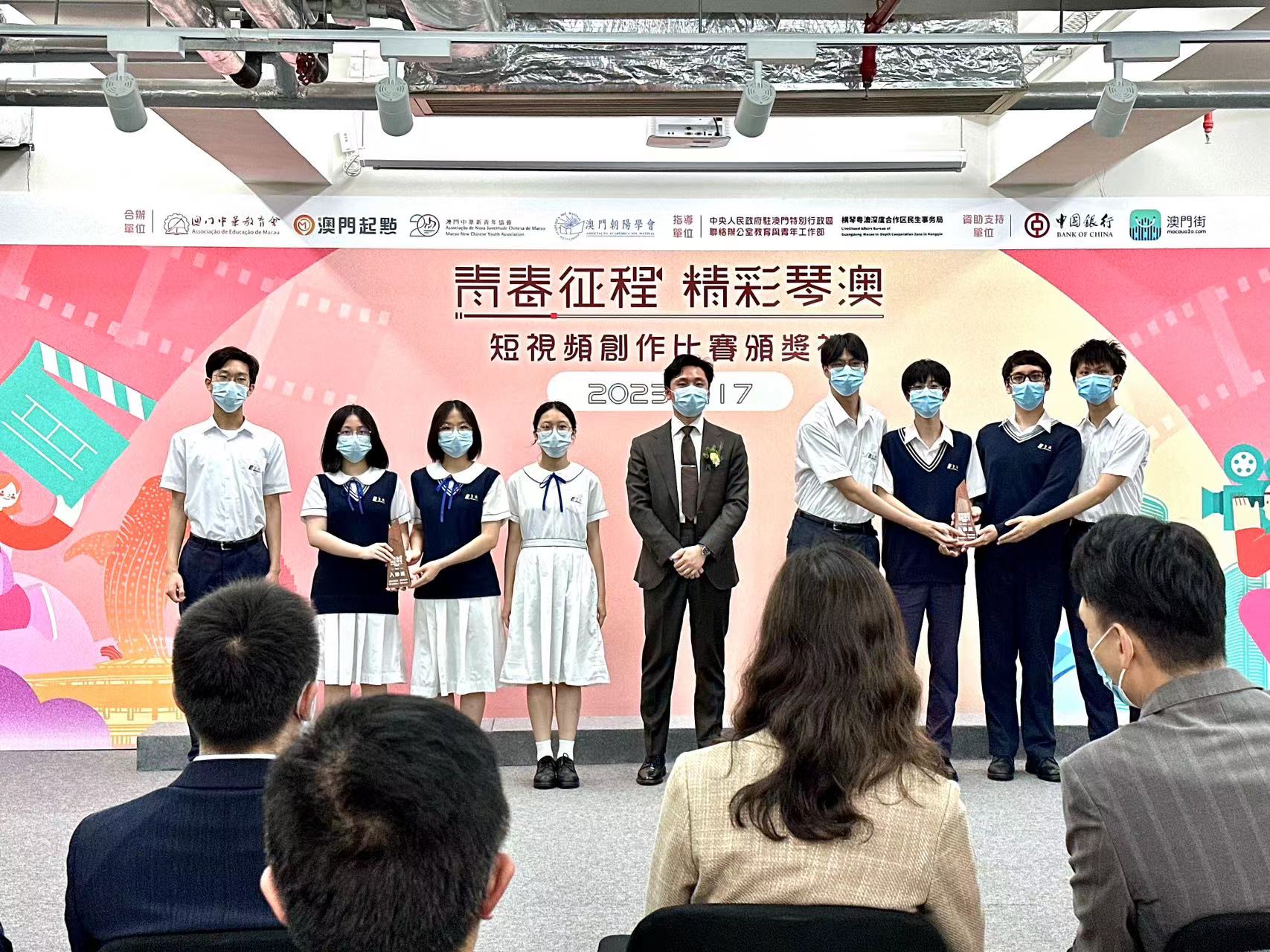 得獎同學與嘉賓合照
