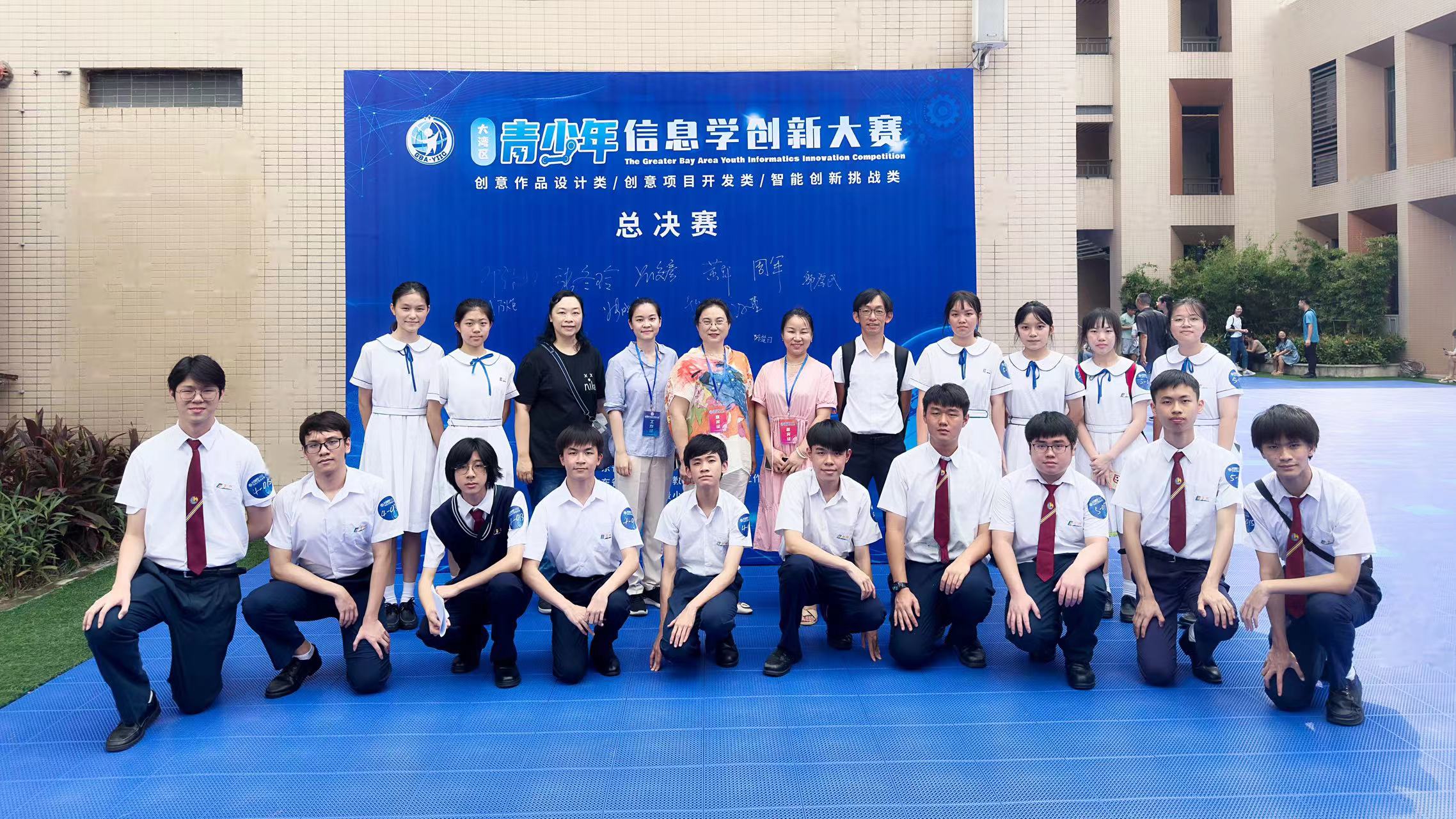 參加廣州總決賽與嘉賓合照