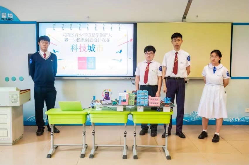 學生在總決賽演示答辯